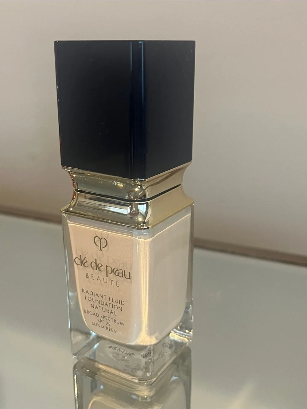 Radiant Fluid Foundation - Natural (Beige)